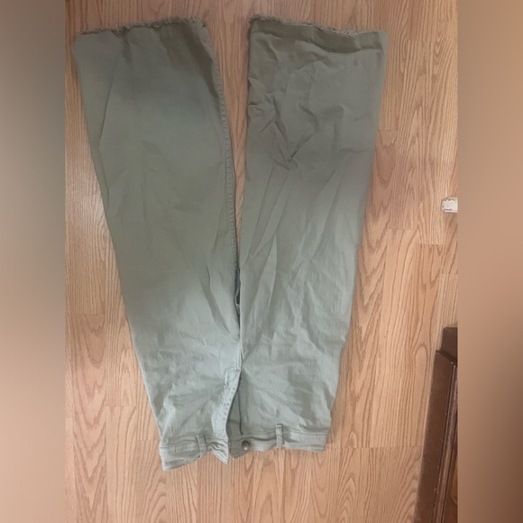 Green Billabong flared pants - Picture 8 of 10